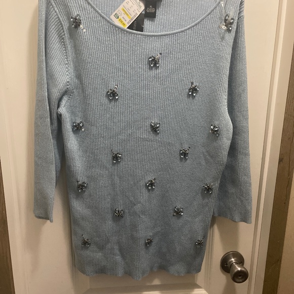 Sweater - Picture 1 of 2